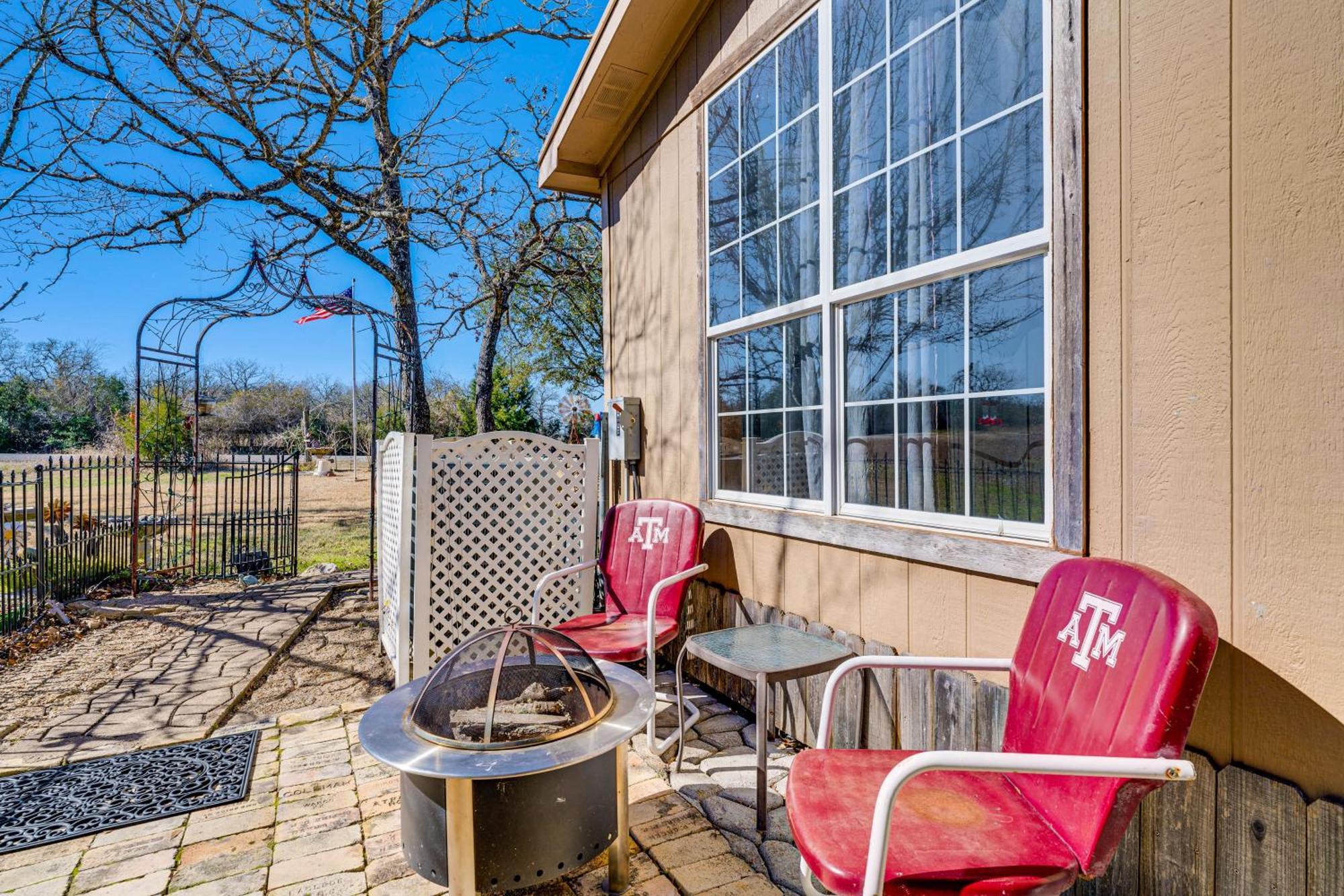 Вилла College Station Getaway With Hot Tub And Courtyard! Экстерьер фото