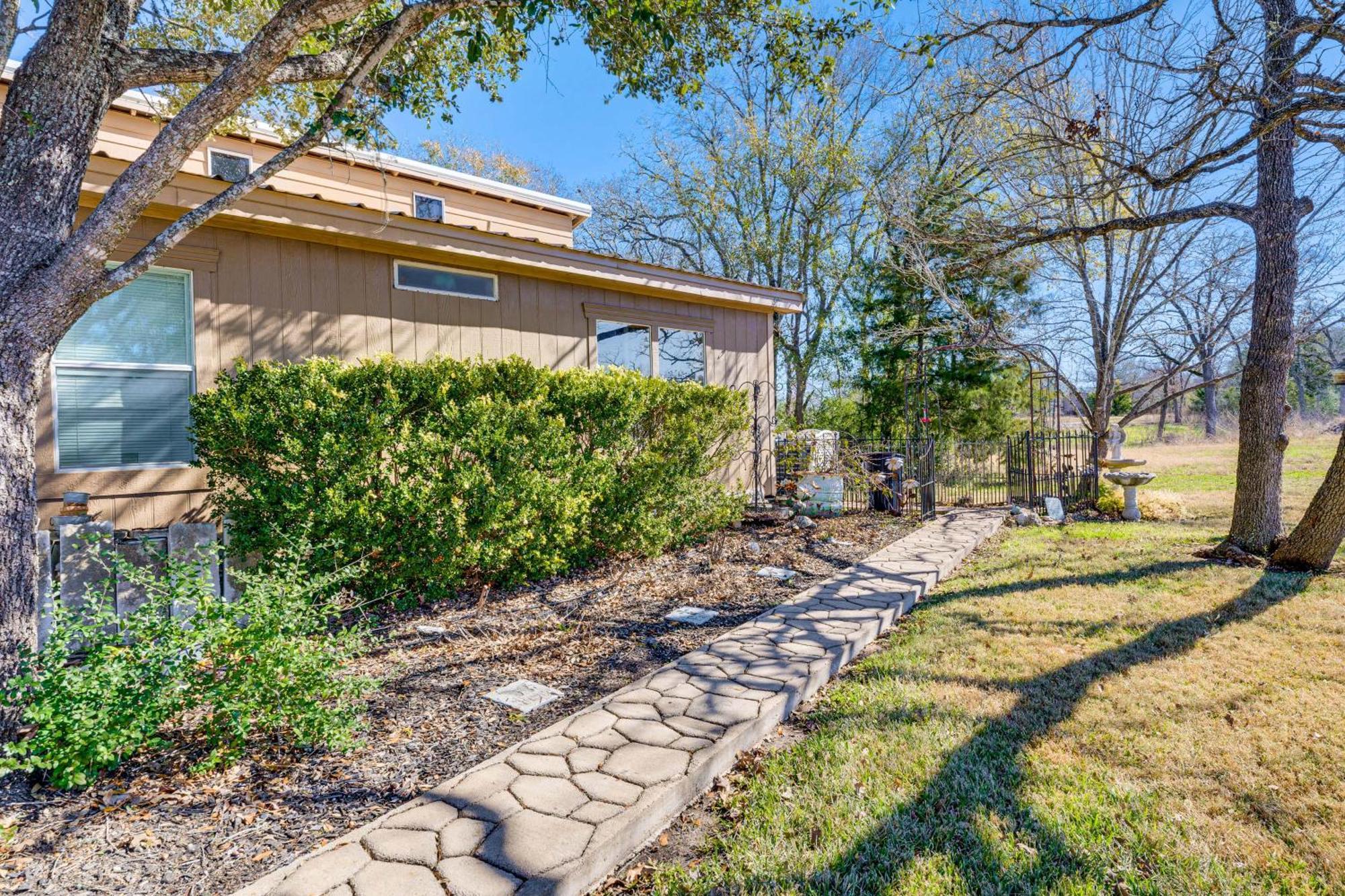 Вилла College Station Getaway With Hot Tub And Courtyard! Экстерьер фото