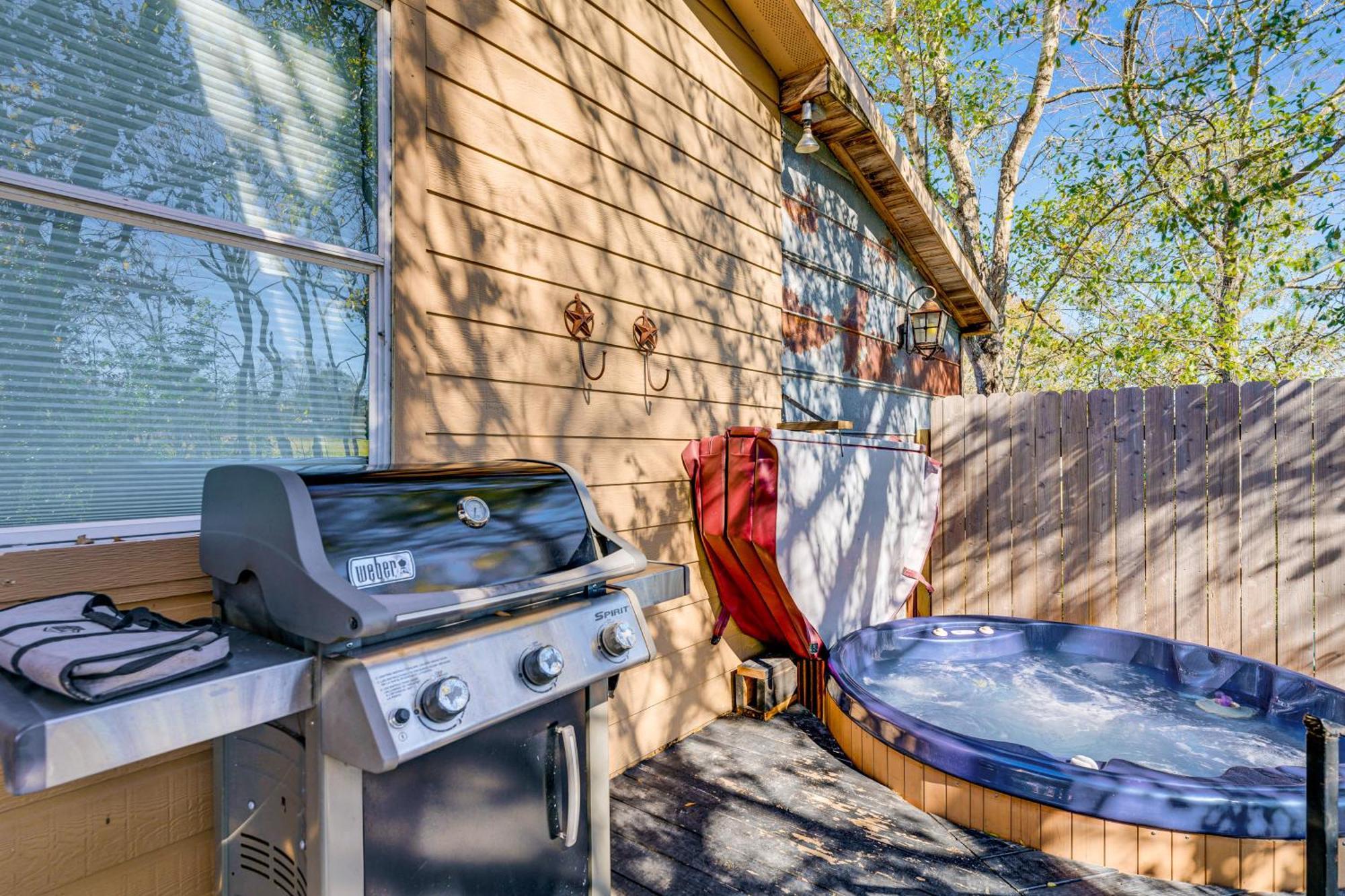Вилла College Station Getaway With Hot Tub And Courtyard! Экстерьер фото