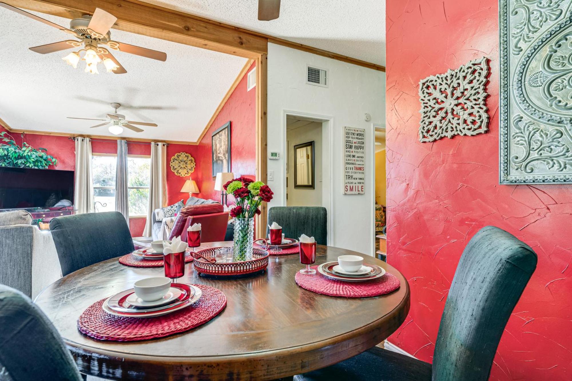 Вилла College Station Getaway With Hot Tub And Courtyard! Экстерьер фото