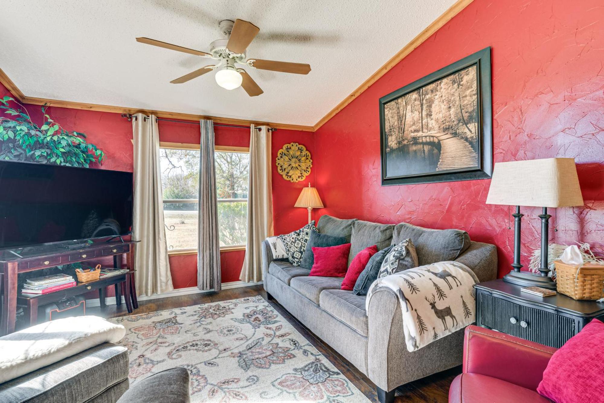 Вилла College Station Getaway With Hot Tub And Courtyard! Экстерьер фото