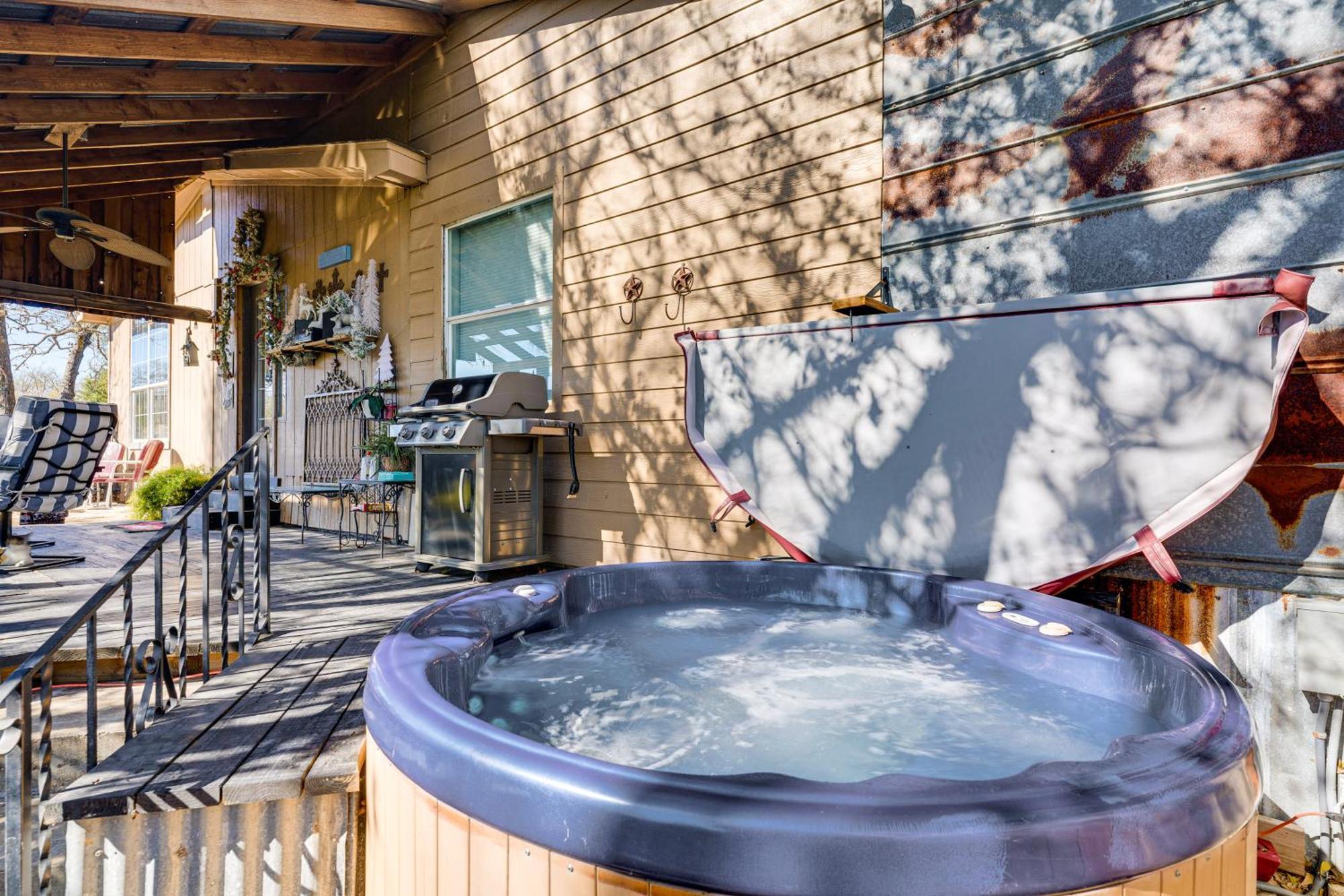 Вилла College Station Getaway With Hot Tub And Courtyard! Экстерьер фото